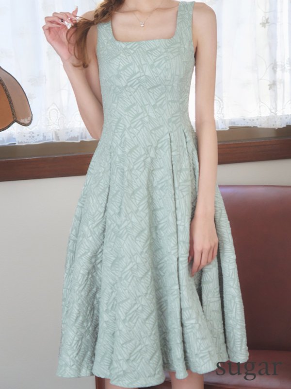 グリーン　モデル：あすか　身長：170cm　着用サイズ：7号(Sサイズ)