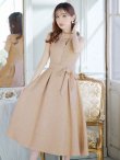 画像4: XS-Lサイズあり 【GINZA COUTURE/銀座クチュール】シンプル/ ワンカラー/ ノースリーブ/ ボタン/ ウエストリボン/ ミディアム丈/ 膝丈/ Aライン/ フレア/ ワンピース/ ミディアムドレス/ キャバドレス[OF2] (4)