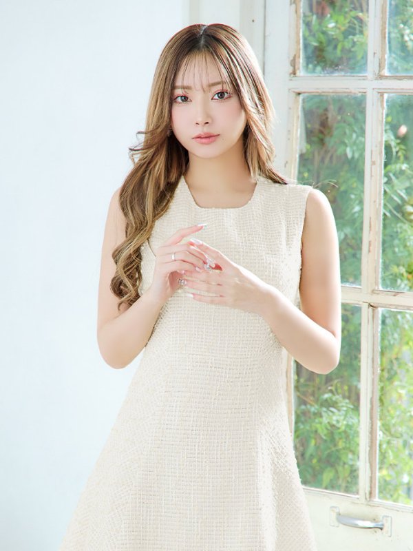 ホワイト モデル:ぴょな 身長:160cm 着用サイズ:5号(XSサイズ)