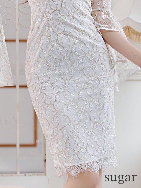 ホワイト モデル:桜伊みやこ 身長:168cm 着用サイズ:7号(Sサイズ)