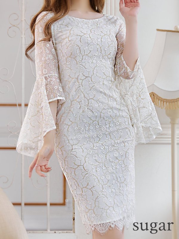 ホワイト モデル:桜伊みやこ 身長:168cm 着用サイズ:7号(Sサイズ)