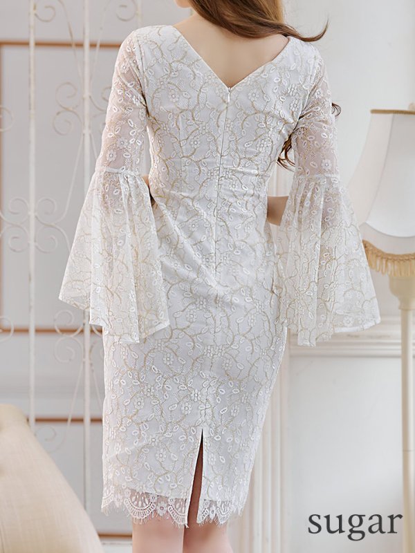 ホワイト モデル:桜伊みやこ 身長:168cm 着用サイズ:7号(Sサイズ)