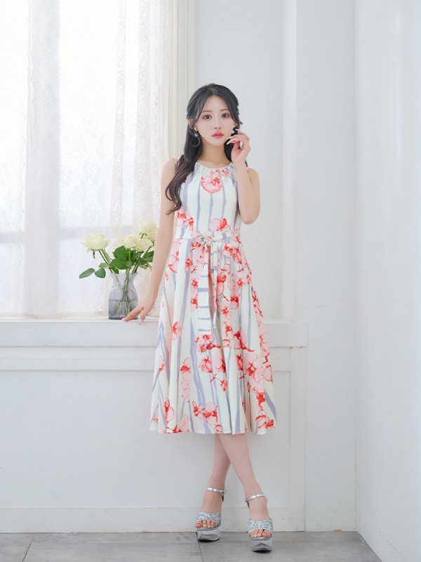 ピンク モデル:カルア 身長:156cm 着用サイズ:7号(Sサイズ)