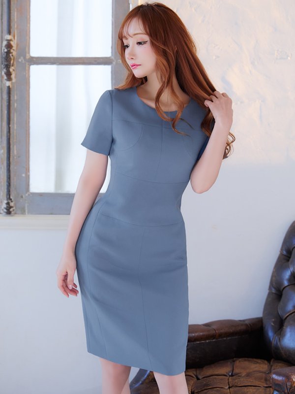 ブルー　モデル：真優川咲　身長：158cm　着用サイズ：7号(Sサイズ)