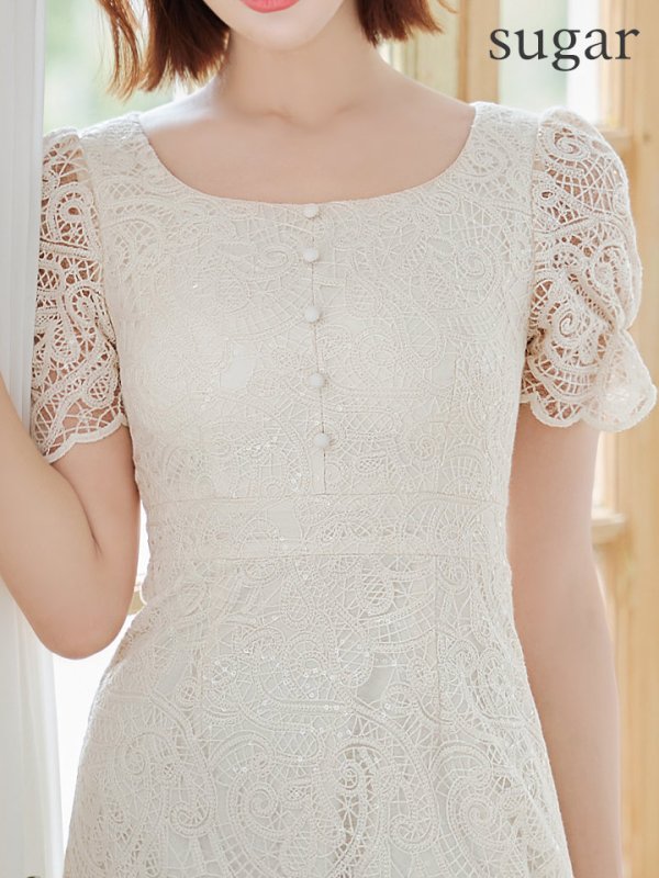 ホワイト モデル：明日花キララ　身長：162cm　着用サイズ：Sサイズ