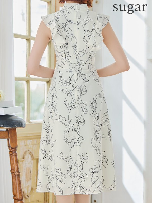 ホワイトxブラック モデル:明日花キララ 身長162cm 着用サイズ:7号(Sサイズ)着用