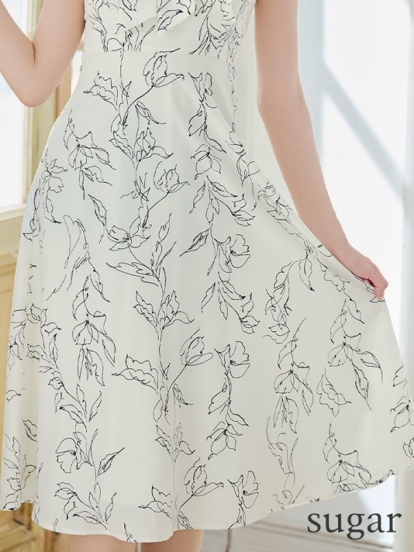 ホワイトxブラック モデル:明日花キララ 身長162cm 着用サイズ:7号(Sサイズ)着用