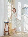 ホワイトxブラック　モデル：明日花キララ　身長162cm　着用サイズ：７号(Sサイズ)着用