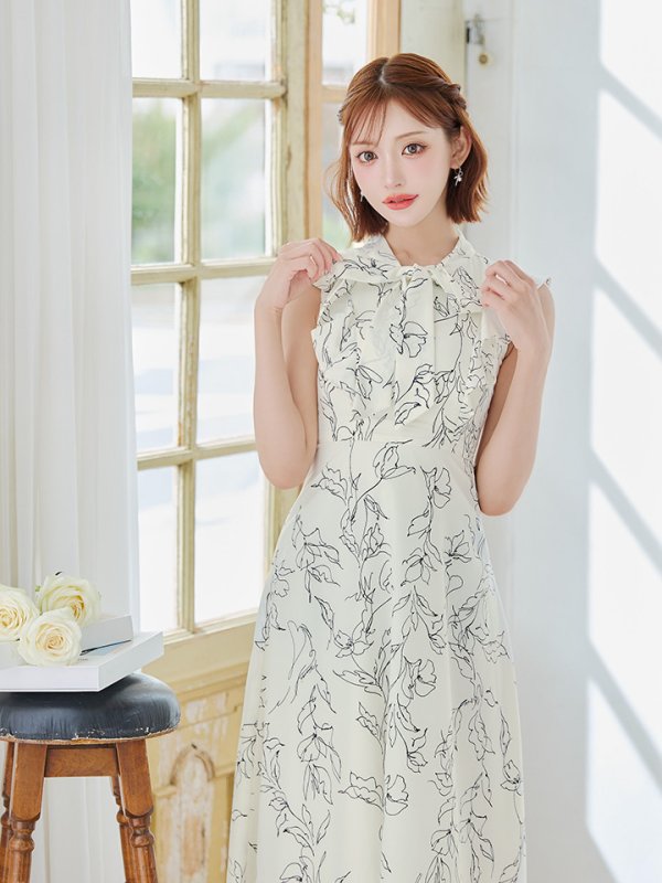 ホワイトxブラック モデル:明日花キララ 身長162cm 着用サイズ:7号(Sサイズ)着用