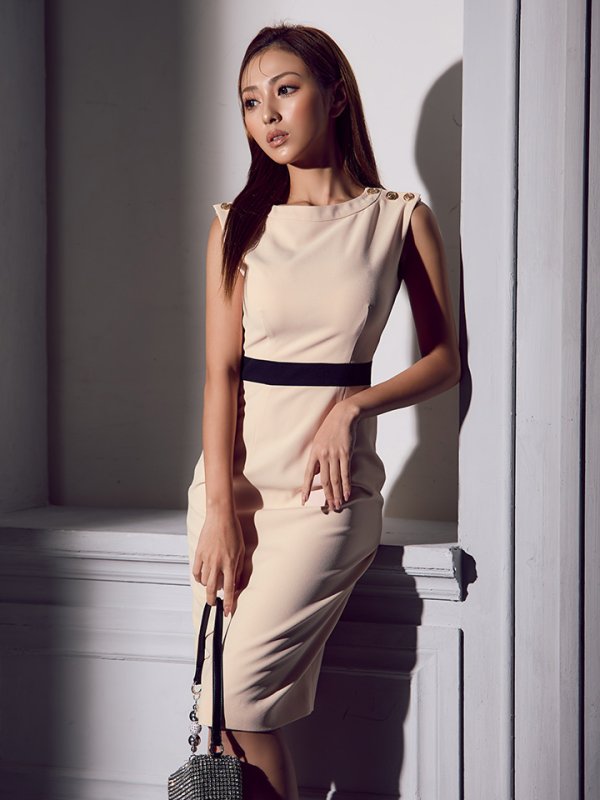 ベージュ モデル：カレン　身長：153cm 着用サイズ：7号(Sサイズ)