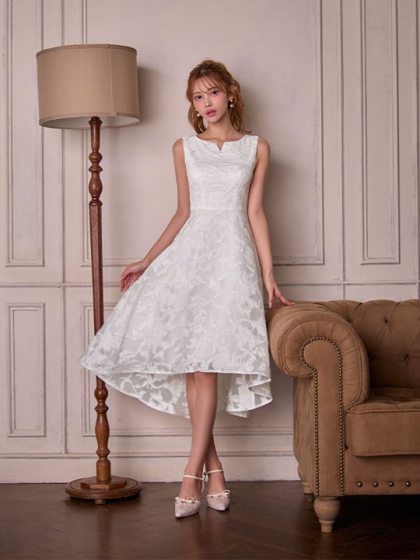 ホワイト　モデル：るりぴ　身長：165cm　着用サイズ：Sサイズ