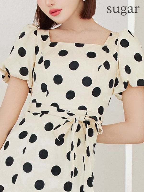 アイボリーxブラック モデル:明日花キララ 身長:162cm 着用サイズ:7号(Sサイズ)