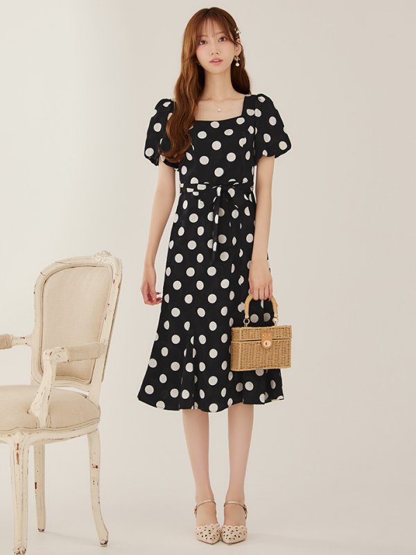 ブラックxアイボリー モデル:あすか 身長:170cm 着用サイズ:7号(Sサイズ)