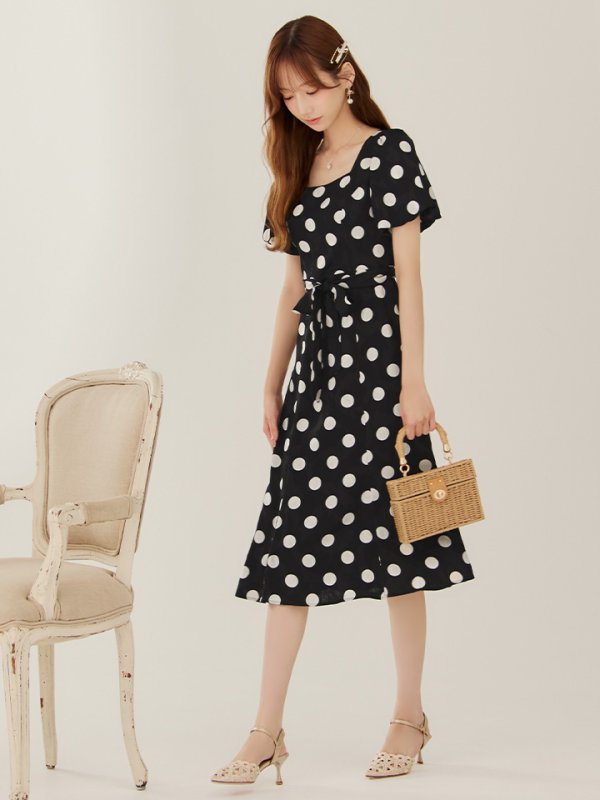 ブラックxアイボリー モデル:あすか 身長:170cm 着用サイズ:7号(Sサイズ)