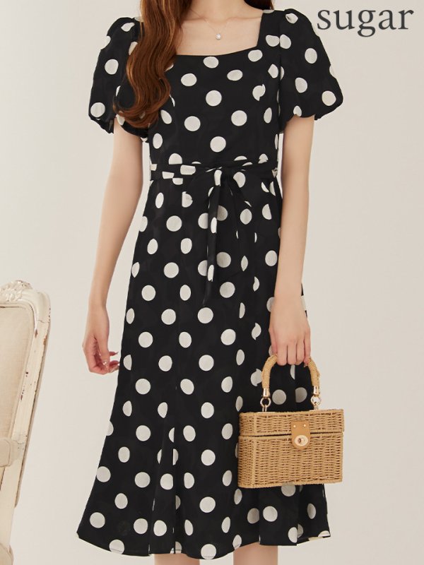 ブラックxアイボリー モデル:あすか 身長:170cm 着用サイズ:7号(Sサイズ)