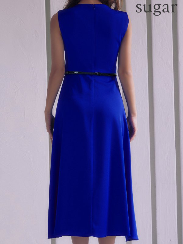 ロイヤルブルーxホワイト　モデル：カレン　身長：165cm　着用サイズ：7号(Sサイズ)