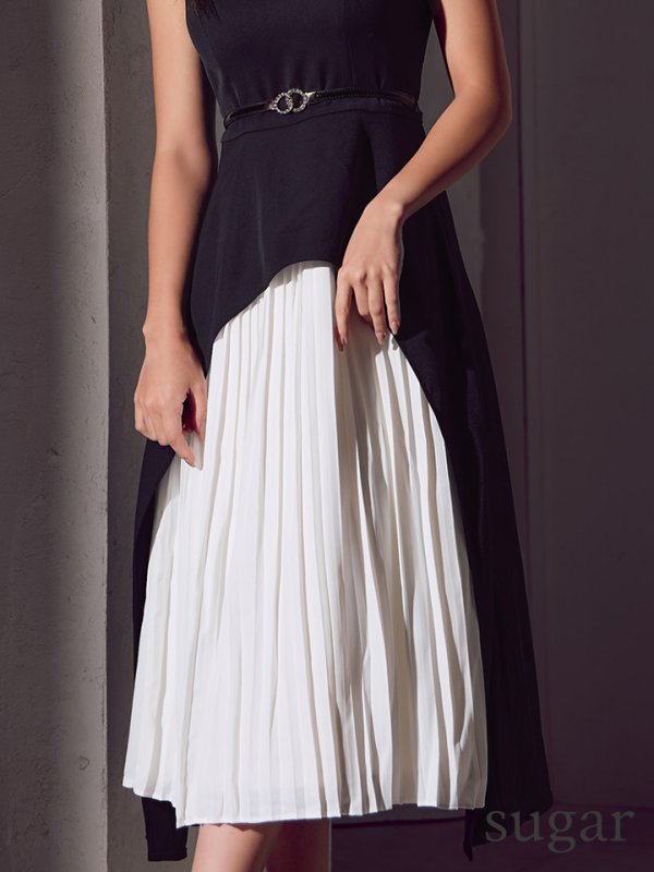 ブラックxホワイト モデル：カレン　身長：153cm 着用サイズ：7号(Sサイズ)