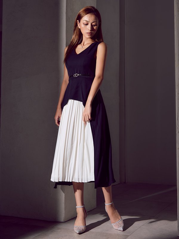 ブラックxホワイト モデル：カレン　身長：153cm 着用サイズ：7号(Sサイズ)