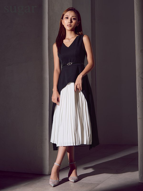 ブラックxホワイト モデル：カレン　身長：153cm 着用サイズ：7号(Sサイズ)