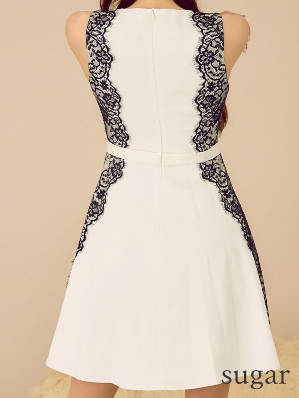 アイボリーx ブラック　モデル：真優川咲　身長：158cm:Sサイズ