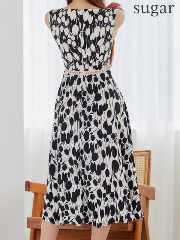 ブラックxホワイト　モデル：真優川咲　身長：158cm　着用サイズ：7号(Sサイズ)