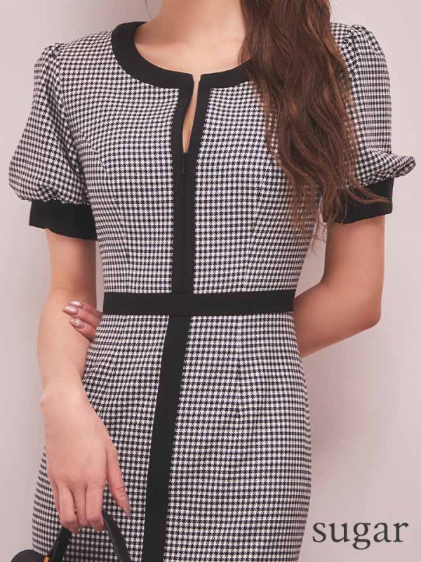 ブラックxホワイト　モデル：るりぴ　身長：165cm　着用サイズ：7号(Sサイズ)