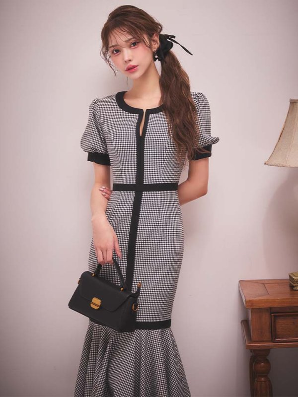 ブラックxホワイト　モデル：るりぴ　身長：165cm　着用サイズ：7号(Sサイズ)