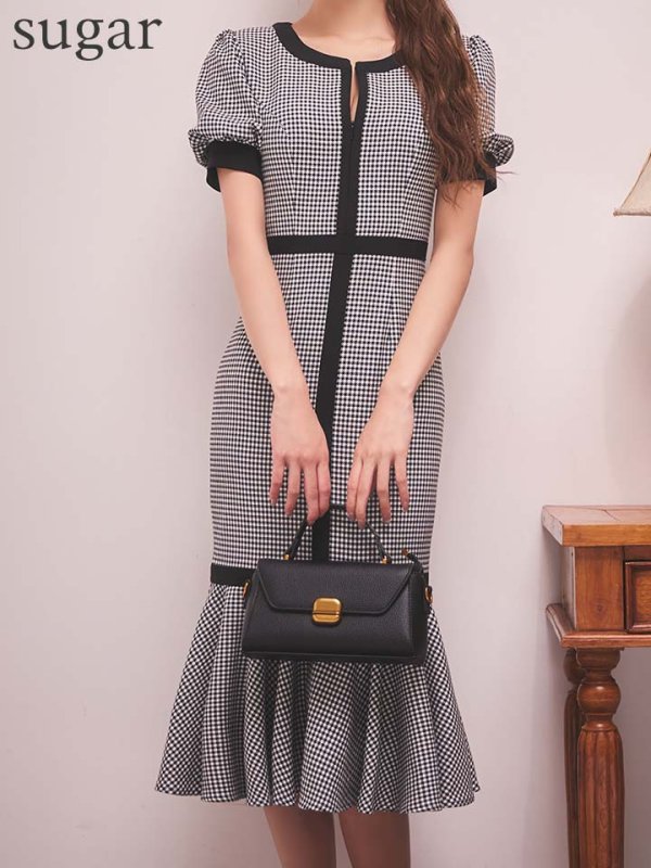 ブラックxホワイト　モデル：るりぴ　身長：165cm　着用サイズ：7号(Sサイズ)