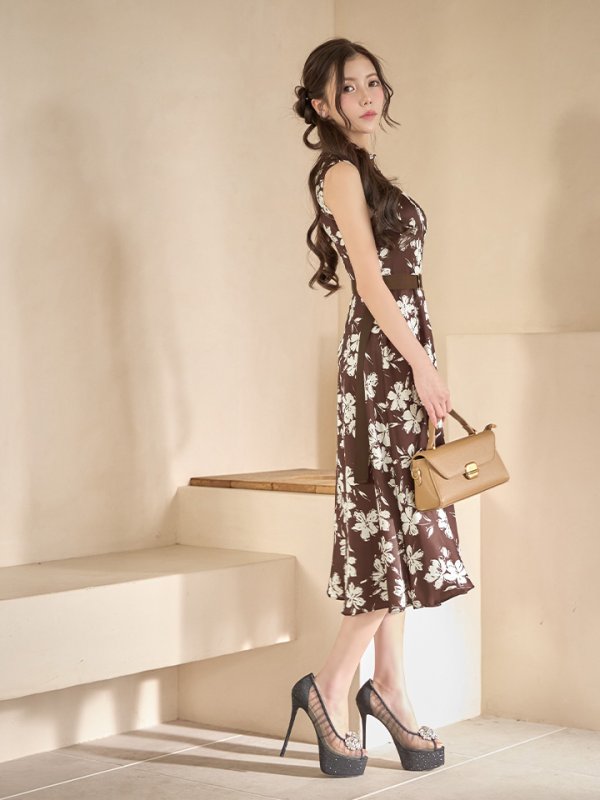 ブラウンxホワイト　モデル：せいは　身長：160cm　着用サイズ：7号(Sサイズ)