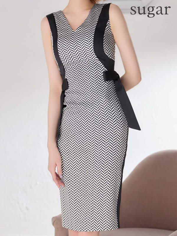 ブラック×ホワイト　モデル：れみれみ　身長：163cm　着用サイズ：7号(Sサイズ)