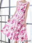 ホワイトxピンク　モデル：るりぴ　身長：165cm　着用サイズ：7号(Sサイズ)着用