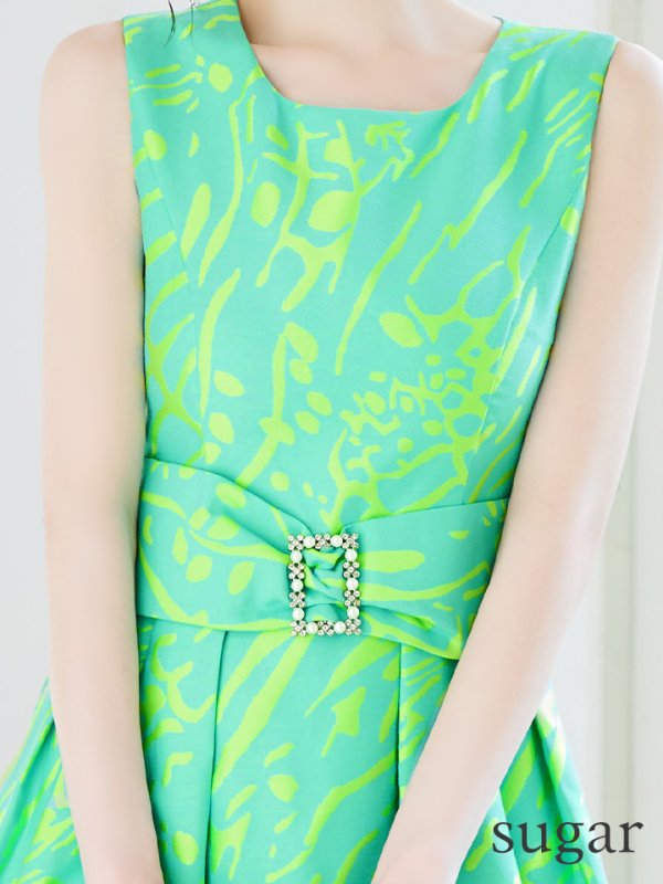 グリーン モデル:ゆめ 身長:160cm 着用サイズ:7号(Sサイズ)