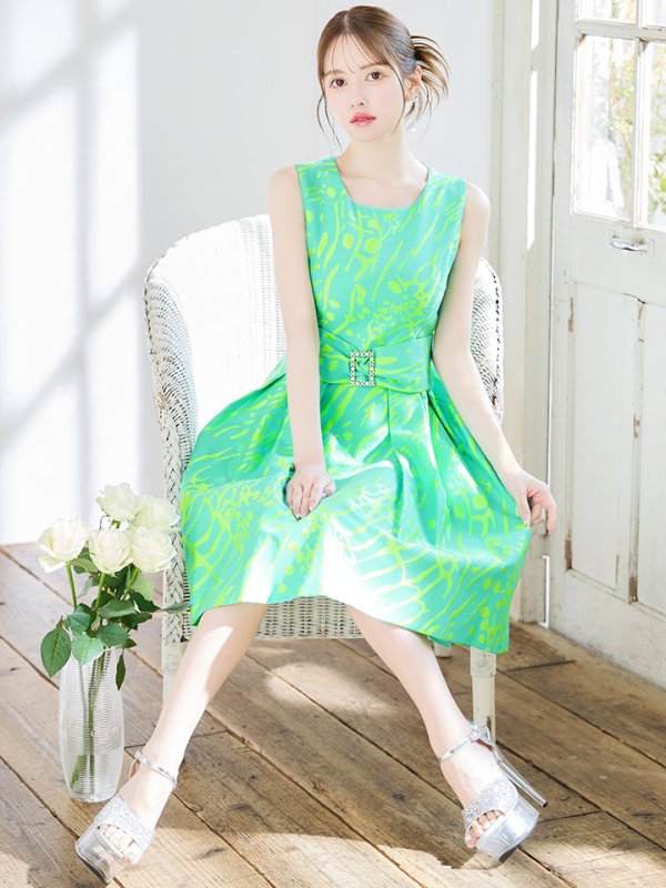 グリーン モデル:ゆめ 身長:160cm 着用サイズ:7号(Sサイズ)