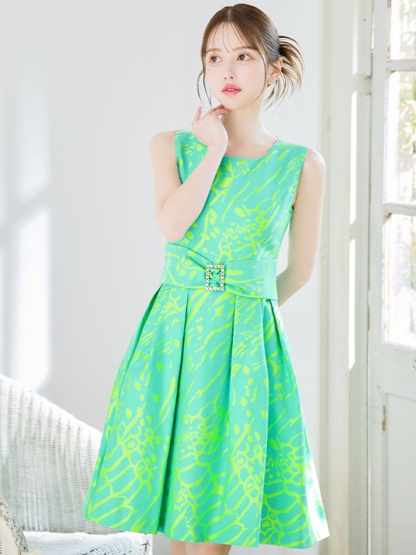 グリーン モデル:ゆめ 身長:160cm 着用サイズ:7号(Sサイズ)