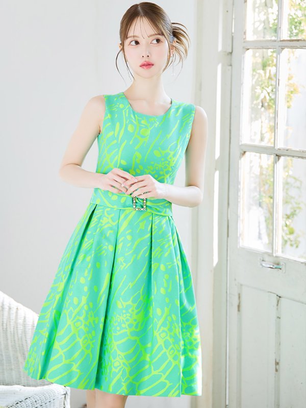 グリーン モデル:ゆめ 身長:160cm 着用サイズ:7号(Sサイズ)