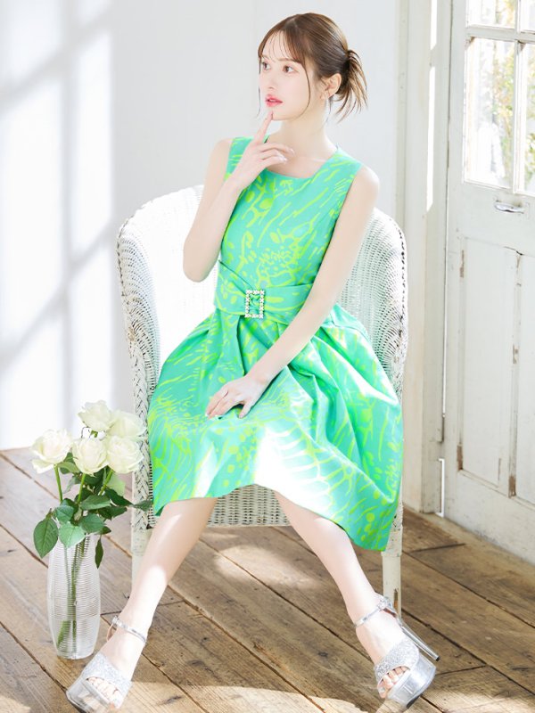 グリーン モデル:ゆめ 身長:160cm 着用サイズ:7号(Sサイズ)