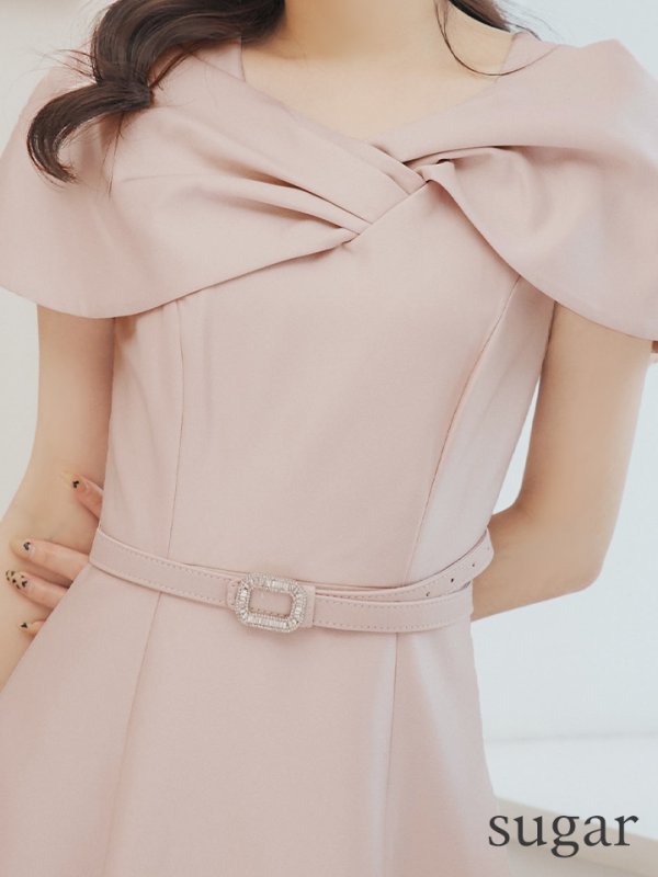 ピンク モデル:羽澄まり 身長:158cm 着用サイズ:5号(XSサイズ)