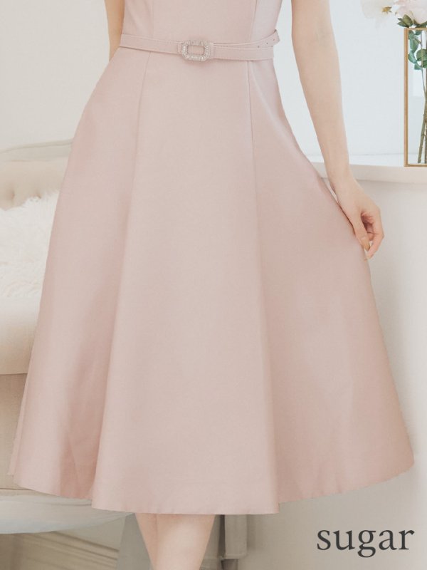 ピンク モデル:羽澄まり 身長:158cm 着用サイズ:5号(XSサイズ)