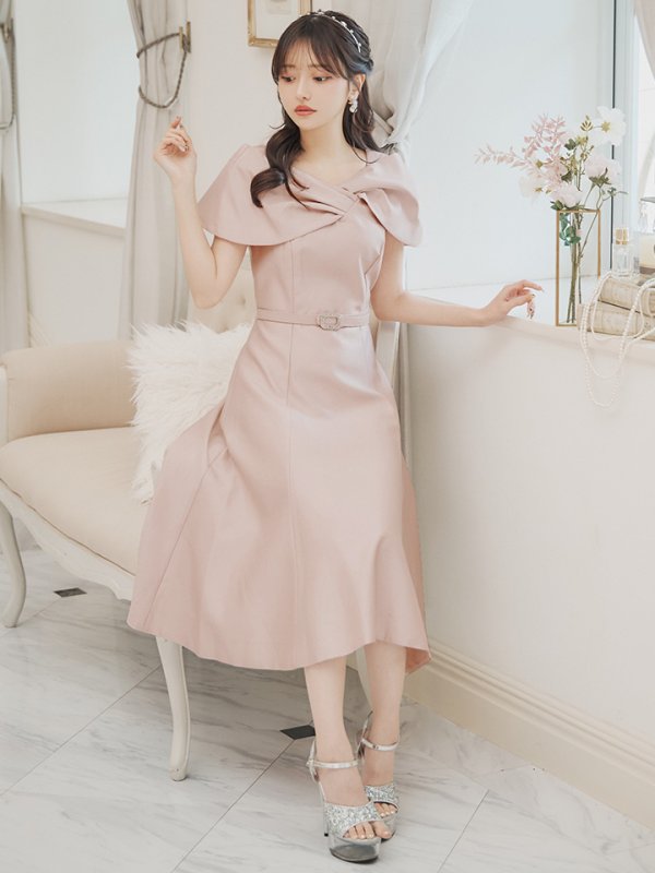 ピンク モデル:羽澄まり 身長:158cm 着用サイズ:5号(XSサイズ)