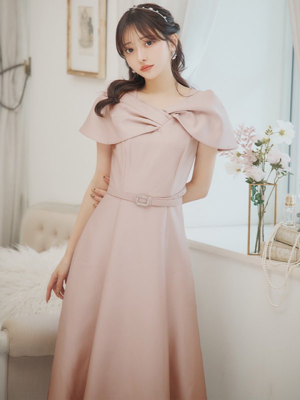 ピンク モデル:羽澄まり 身長:158cm 着用サイズ:5号(XSサイズ)