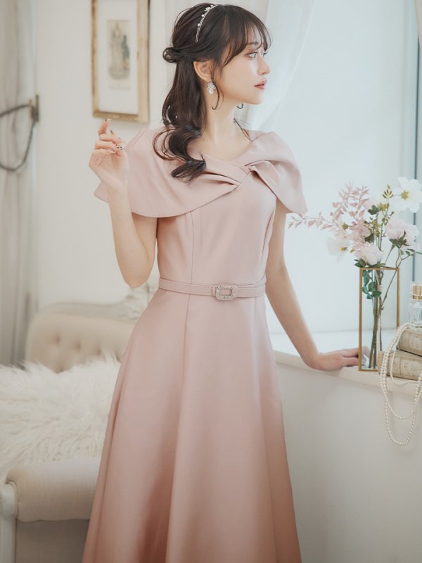 ピンク モデル:羽澄まり 身長:158cm 着用サイズ:5号(XSサイズ)