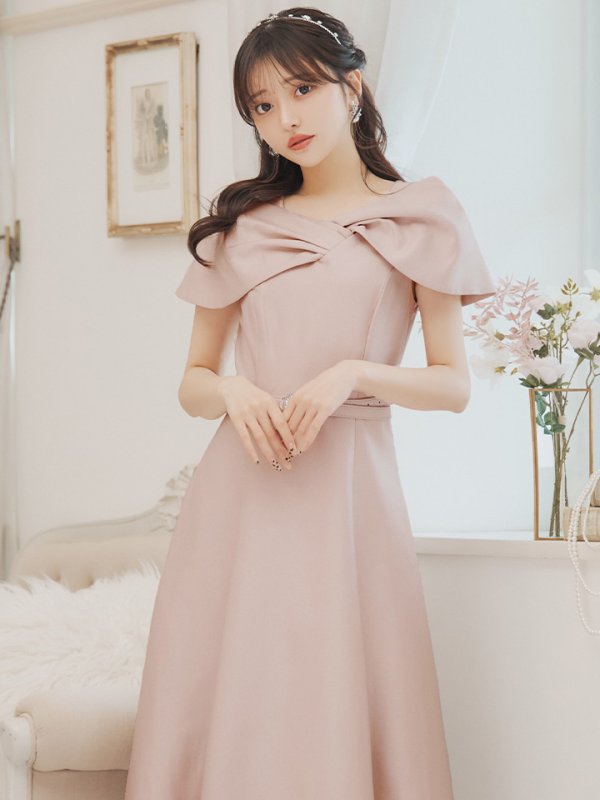 ピンク モデル:羽澄まり 身長:158cm 着用サイズ:5号(XSサイズ)