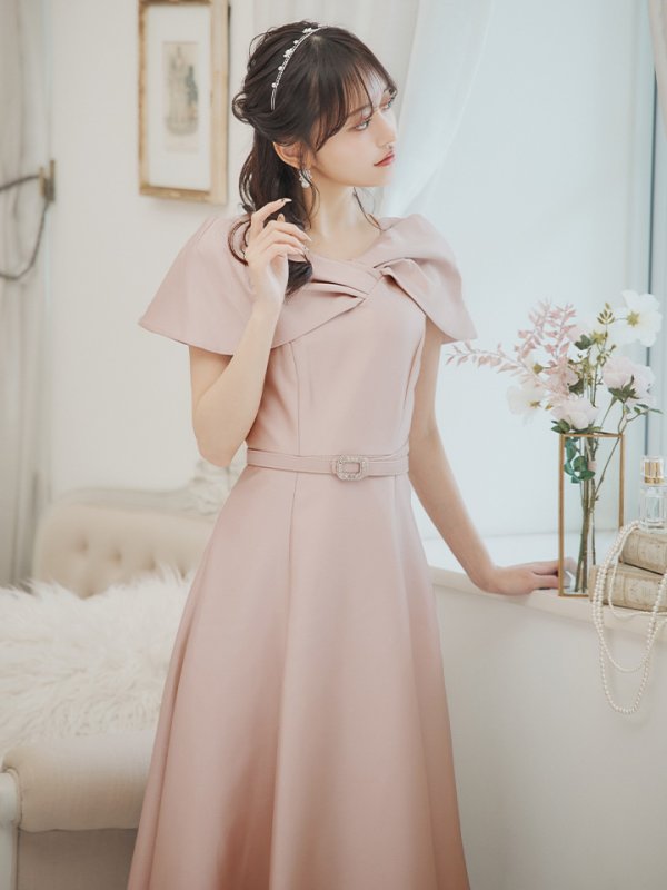 ピンク モデル:羽澄まり 身長:158cm 着用サイズ:5号(XSサイズ)