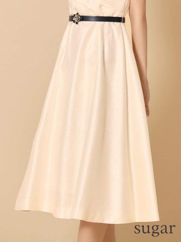 アイボリー モデル:まりん 身長:164cm 着用サイズ:7号(Sサイズ)