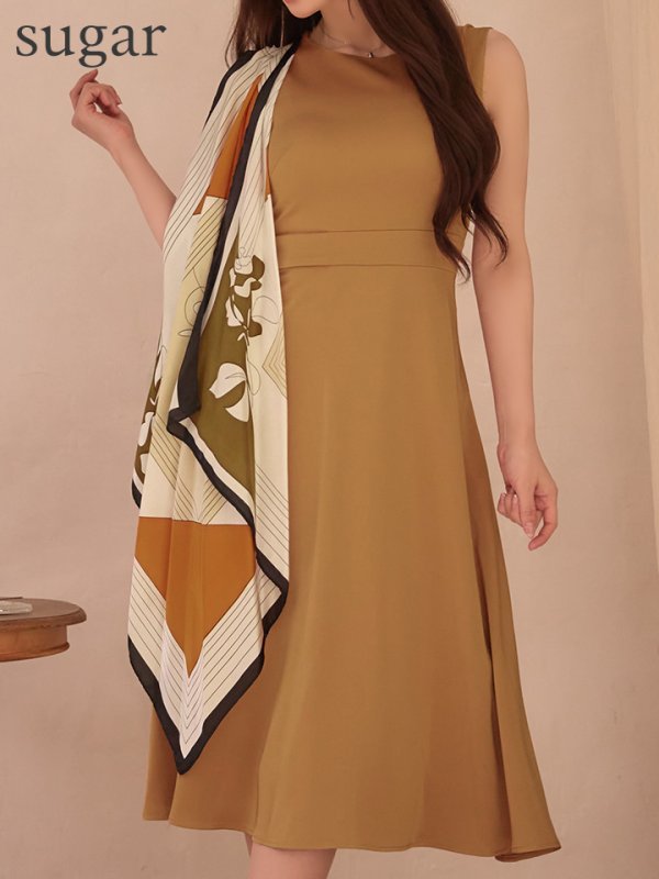 ブラウン　モデル：真優川咲　身長：159cm　着用サイズ：Sサイズ
