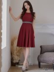 画像7: 【XSサイズあり】 【GINZA COUTURE/銀座クチュール】ワンピース/ ワンカラー/ ノースリーブ/ ベルト/ ビジュー/ プリーツ/ フレア/ ひざ丈/ ミディアムドレス/ キャバドレス[OF2] (7)