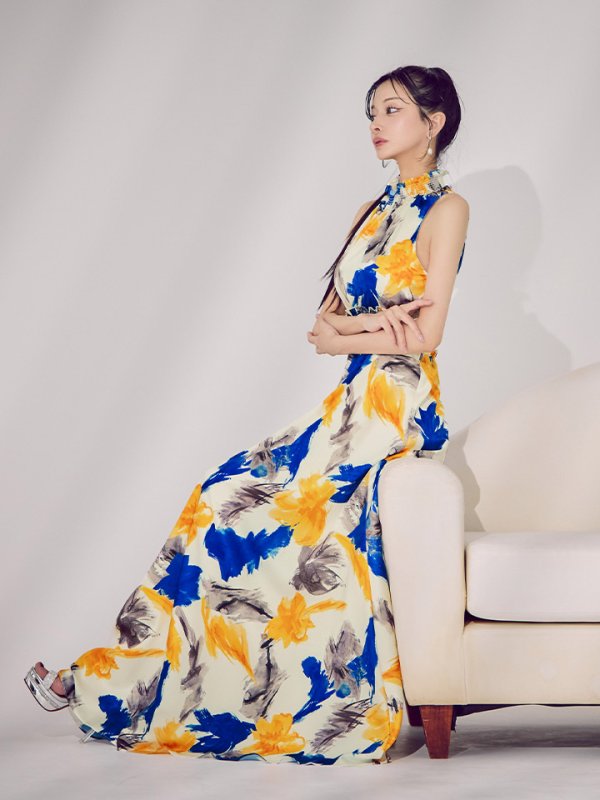 ホワイト×イエロー　モデル：まおちゃる　身長：158cm　着用サイズ：7号(Sサイズ)