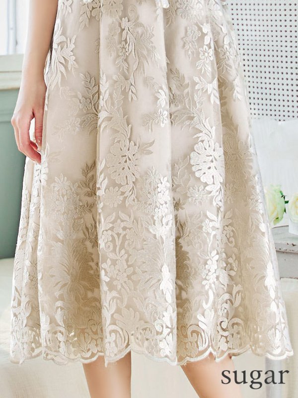 ベージュ モデル:りな 身長:160cm 着用サイズ:7号(Sサイズ)