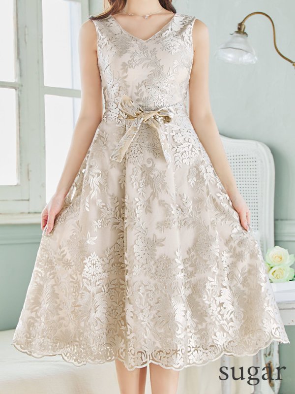 ベージュ モデル:りな 身長:160cm 着用サイズ:7号(Sサイズ)