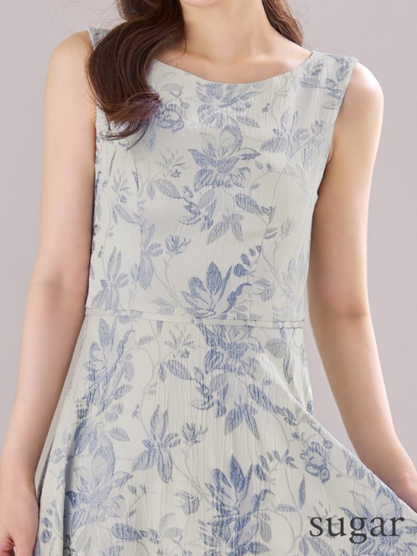 グレー モデル:にじほ 身長:160cm 着用サイズ:7号(Sサイズ)